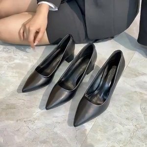 ผลิตภัณฑ์ใหม่ รองเท้าส้นสูงสีดำ หัวแหลมรองเท้าส้นสูง รองเท้ามินิมอลผู้หญิง สะดวกสบายและอ่อนนุ่มall-match ไซส์ 36-41
