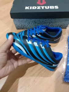 KIDZTUBS Sepatu Futsal Anak Paket Komplit Sepatu Futsal Tas Skin Deker Kaos Kaki Usia 6-10 Tahun Size 28 29 30 31 32 33 34 35 36 37 KDZ1422011825