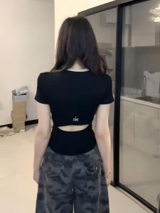 เสื้อยืดแขนสั้นสีดำเซ็กซี่สำหรับผู้หญิง ทรงเข้ารูป เอวเข้ารูป ดีไซน์เปิดหลัง คอกลม ระบายอากาศได้ดี ระบายความชื้นได้ดี