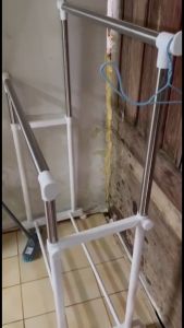 ราวแขวนตั้งพื้นสเตนเลส แบบบาร์คู่ จัดผ้าเป็นระเบียบ แดดส่องทั่วถึง แห้งไว ไม่เหม็นอับ ประหยัดพื้นที่ แข็งแรง ทนทาน รับน้ำหนักได้ดี จัดเก็บสะดวก