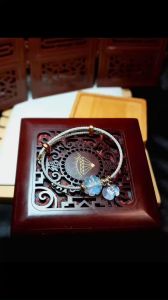 vòng tay đá cỏ 4 lá đá moonstone tự nhiên vip mix túi tiền moonstone bọc bạc vòng tay đá phong thủy trang sức thiết kế đủ hóa đơn thẻ bảo hành