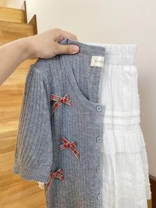 ชุดเดรสสั้นแขนสั้นผ้าถัก Miu สำหรับผู้หญิง ชุดแฟชั่นฤดูร้อน ชุดกระโปรงสั้นสไตล์บัลเล่ต์ ชุดสองชิ้น ชุดทำงานสำหรับผู้หญิงวัย 18-25 ปี