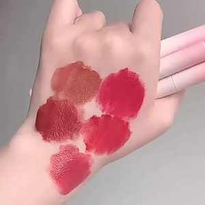 Velvet Lip & Cheek CreamLightweight Matte Lip Pencil Soft Matte Texture Waterproof Long-Lasting Multi-Purpose Lip & Cheek Cream Suitable For All Skin Tones.
