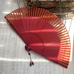 พัดใบไม้โบราณสีแดง ทรงเรียบง่าย สไตล์ฮันฟู สำหรับงานแต่งงาน ใบไม้พัดแฟชั่น ใบไม้พัดทองเหลืองอ่อน ใบไม้พัดแบบพับได้ ใบไม้พัดแบบพับได้