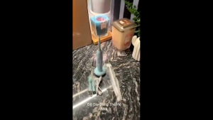 Máy lấy cao răng tại nhà Gumcare Wireless Toothbrushmáy 2 in 1 lấy vôi răng kèm đánh răng sạc đế không dây