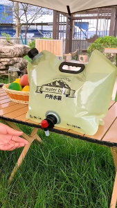 ถุงใส่น้ำ ถุงเก็บน้ำพกพา แค้มป์ปิ้ง 8L ใช้งานได้ทั้งที่บ้านและ ถุงน้ำพกพา Soft Water Storage Bag