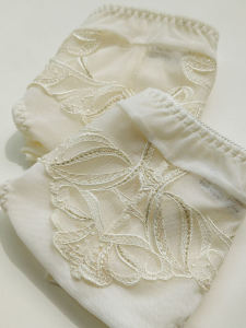 ใหม่เอวกลางปัก เซ็กซี่ Seamless Body-shaping นุ่ม สามเหลี่ยม ผู้หญิง ชุดชั้นในเกาหลีส่งออก Original Single Ladies กางเกงชั้นในหญิง