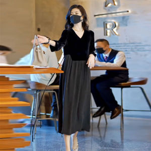 Elegant Patchwork Long Sleeve Dress Womens Loose Knee-Length Age-Defying Gown for Autumn Season V-Neck A-Line Silken Velvet Dress