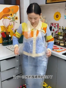 [100 ชิ้นใน] ผ้ากันเปื้อนพลาสติก ผ้ากันเปื้อนทิ้ง ผ้ากันเปื้อนพลาสติก น้ำมันและคราบหลักฐาน มีสองขนาดให้เลือก