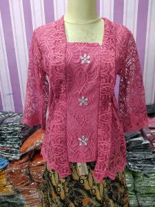 Blouse kebaya brokat model kutubaru premiumAtasan kebaya model kutubarubaju brokat formal kutubaruatasan wanita kekinian model kutubaruKebaya Kartini kutubaru formal premium terbaru