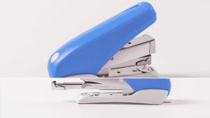KW-Trio Stapler No.5648 (Free 1 Box Staples) Light Weight 20 Sheets Capacity 24/6 26/6 Super Effort Saving