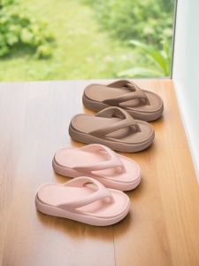 รองเท้าแตะพื้นหนาสำหรับผู้หญิงในช่วงฤดูร้อน รองเท้าแตะแบบสวมสำหรับกลางแจ้ง รองเท้าแตะแบบสวมส้นเตี้ยแบบสวมส้นเตี้ย รองเท้าแตะชายหาดแบบลำลอง