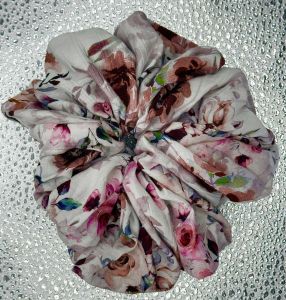 中发肠Flower Scrunchie Hair Tie