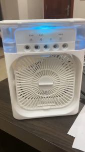 พัดลมไอน้ํา พัดลมไอเย็น สเปรย์พัดลม พัดลมไอน้ําพกพา 7 ซึ่งมีพัดลม USB ไฟ LED และ 600 ML ของพัดลม