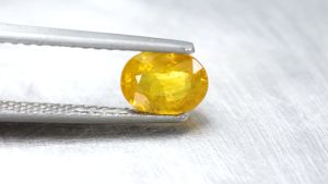 1.45 ct บุษราคัม ทรงไข่ สีเหลือง เผาเก่า บางกะจะ