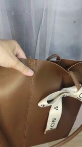 (พร้อมส่ง) กระเป๋าหนังนิ่ม แฟชั่น สะพายไหล่ คล้องไหล่