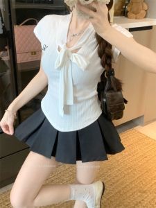 GUZILIAN | ชุดเสื้อยืดแขนสั้นเอวสูงสีเทา ชุดกระโปรงสั้นสองชิ้นสไตล์เกาหลี คอลเลกชั่นฤดูร้อนใหม่ ชุดทำงานสำหรับผู้หญิงวัย 18-24 ปี