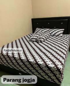 Sprei motif batik tinggi 30 cm