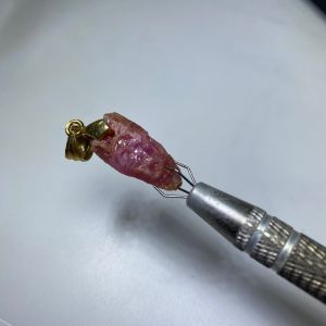 2045TT-ĐÁ TINH THỂ RUBY ĐỎ HỒNG( THIÊN NHIÊN) móc bạc