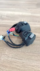 สวิทแฮนด์ เดิม Yamaha Aerox AEROX155 ตัวแรกปี17-19 ปะกับแฮนด์ ซ้าย+ขวา ชุดสวิทซ์แฮนด์ มอเตอร์ไซค์ แอร็อค155 ราคาต่อคู่ สีดำด้าน