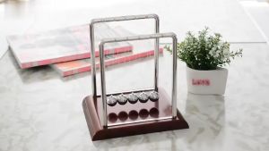 Pajangan Meja Pendulum Newton Size S