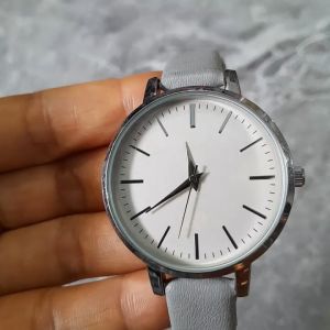 Đồng hồ nữ H&M tặng thêm 1 bộ dây second hand si nhật- đã qua sử dụng