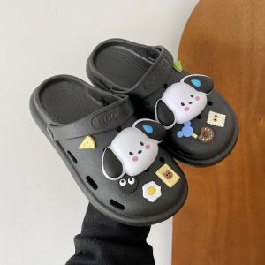 NDDshop พร้อมส่ง รองเท้าแตะหัวโตแฟชั่น ทรงหัวโตแบบเตี้ยไม่สูงใส่ง่ายเดินสบายกว่าด้วยวัสดุยางนิ่ม สีสันสดใสถึง 4 สี และแถมฟรีตัวติดลายการ์ตูนน้องหมาไปให้1ชุด คุ้มค่ากับราคาแน่นอน