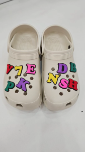 [M] Sticker Charm Jibitz 2D dán gắn dép Crocs dép sục dép cá sấu mẫu chữ cái từ A-Z nhiều màu