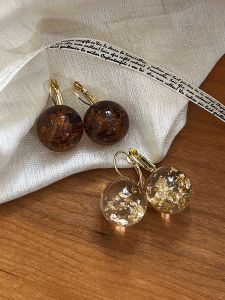 สีเหลืองทองสดใส ฟอยล์สีทองวินเทจทรงกลมขนาดใหญ่ งานเต้นรำ ต่างหูแบบหนีบ ผู้หญิง เครื่องประดับแฟชั่น Face พรางหุ่น สีน้ําตาล โปร่งแสง อินเทรนด์