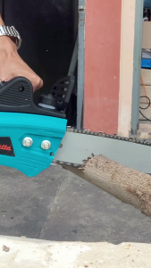 🛒🎈MAKITA  เลื่อยโซ่ไฟฟ้าขนาด 11.5" นิ้ว กำลังไฟฟ้า 3000W มีการ์ดป้องกันเศษไม้ขณะตัด มีปุ่มเซฟตี้   (AAA) <💥 รับประกันสินค้าตรงปกแน่นอน🔥💯> YC