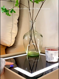 พร้อมส่ง โต๊ะข้างเตียงอัจฉริยะ แสงหรูหรา และไม้เนื้อแข็งระดับไฮเอนด์พร้อมโคมไฟ ตู้ข้างเตียงห้องนอนสไตล์ใหม่ ตู้เล็ก เรียบง่ายและทันสมัย40*40*50cm