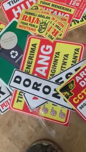 STIKER MOHON MENGETUK PINTU SEBELUM MASUK STICKER VINYL+LAMINASI