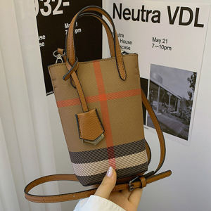 ทันสมัย ลายสก็อต Retro ผู้หญิง กระเป๋าถือไหล่เดี่ยวกระเป๋าสะพายข้างกระเป๋าโทรศัพท์มือถือ High-End Sensation ขนาดเล็ก เฉพาะกลุ่ม 2024 รุ่นใหม่