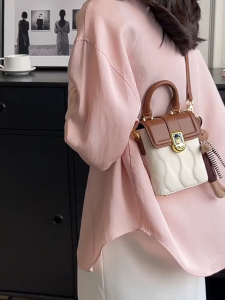 2024 New Womens Bag Popular Versatile Crossbody Bag Womens Fashion Phone Bag Cute Small Square Bag 72