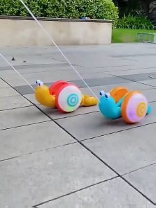 Lovely Cute Snail With LED Lighting and Music Walking Baby Toddler Push Pull Stroller Toys [RANDOM COLOUR] *Ready Stock*
