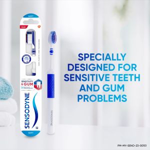 Sensodyne Sensitivity & Gum Toothbrush Gently Removes Plaque for Sensitive Teeth Soft (1s)