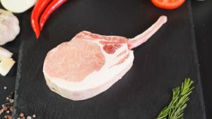 สเต็กหมูพอร์คชอป Hokkaido Pork Chop (300-500 กรัม) ณ ราคาเสริมสุดท้ายและมีขนาดเล็กๆ นำเข้าเองโดยตรงจากฟาร์มที่ ญี่ปุ่น