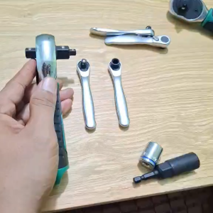 Tay vặn bulong tay cầm vít bulong đảo chiều Baolian đẹp chắc chắn