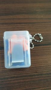 ปลั๊กอุดหูปลั๊กอุดหูลดเสียงวัสดุยางธรรมชาติ มีสายและกล่องเก็บ ค่าลดเสียงNRR25Db