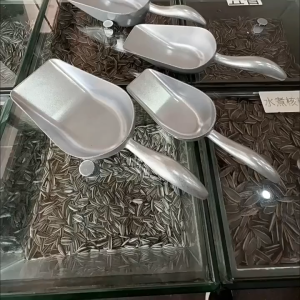 (ANTI-RUST ALLOY) WJS Multipurpose Durable Aluminium Scoop Ice Cube Shovel Large Size Scoop Anti-Rust Anti-Scratch 1.5mm Thick Metal Scoop Ergonomic Handle Flour Scoop Coffee Bean Grain Vintage Kitchen Tool Scooper Penyodok Bijirin Ais Batu Tahan Karat 冰瓢