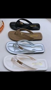 Fashionable flat bottomed toe flip flops for women in summer non slip soft soled casual versatile beach sandals for outdoor wear