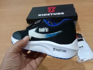 KIDZTUBS Sepatu Sekolah Anak Paket Komplit Sepatu Sekolah + Tas Sekolah + Kaos Kaki Size 28 29 30 31 32 33 34 35 36 37 TUBS1008022025