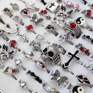  8/10/15/20Pieces Retro Gothic Punk Red Butterfly Rings For Women Mix Style Vintage Skull Heart Stackable Jewelry Party Gifts