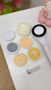 🎁คริสต์มาส🎁ALLTOU แปรงอาบน้ำไฟฟ้า ไม้ถูหลัง ปรับได้ 3 ระดับความเร็ว ด้ามจับยาวถอดได้+สายรัดมือ โหมดหมุนสองทาง แปรงขัดหลัง แปรงนวด แปรงอาบน้ำ แปรงขัดขี้ไคล ไม้ขัดขี้ไคล หัวแปรงฟรี 4 อัน🎄