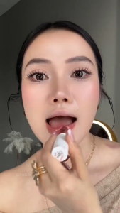 O.TWO.O Ice-Film Mirror Lipstick Moisturizing Non-greasy High Gloss Plump Lips Concealed Lip Lines