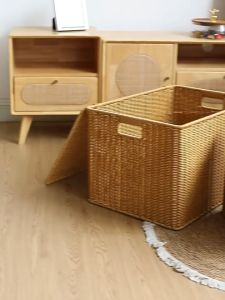 ตะกร้าหวายสาน พร้อมฝาปิดตะกร้าหวายเทียมทอมือกล่องเก็บของออกแบบด้ามจับแบบสานเรียบง่ายเลือกหลายขนาดสําหรับเก็บของเล่นขนมขบ