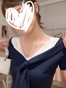 Áo Thun Tay Ngắn Cổ Chữ V Ren Kiểu Pháp Modal Mùa Hè Thiết Kế Ôm Vừa Vặn Đa Năng Cho Nữ Áo Thun Thường Ngày