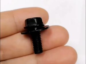 ตัวยึดบังโคลน 20 ชิ้น Car Body Bolts & U-nut Clips M6 Engine Under Cover Splash Shield Guard For Nissan QASHQAI Rogue Sport Juke Almera Leaf Frontier