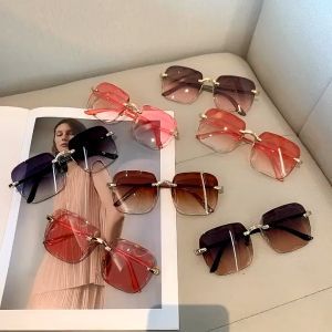 Kacamata Hitam Wanita Fashion Gaya Tanpa Bingkai Murah