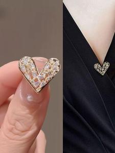 Besee | Anti-Peep Brooch Pin